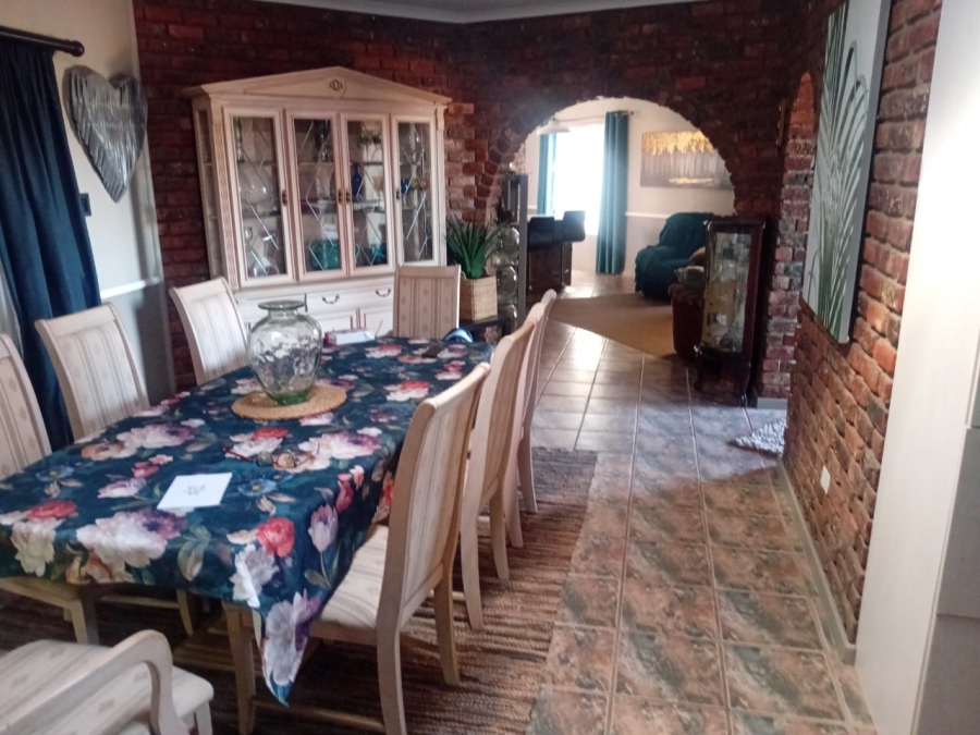 6 Bedroom Property for Sale in Heiderand Western Cape